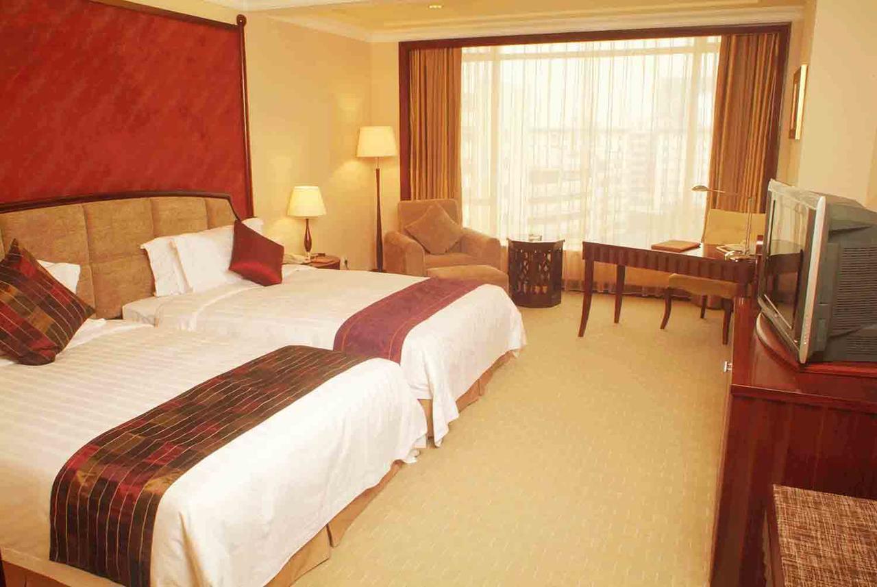 The Royal Marina Plaza Hotel Гуанчжоу Экстерьер фото